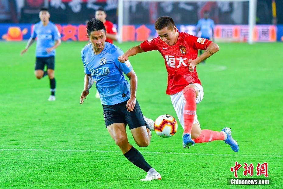 九游娱乐-广州恒大主场1-0战胜大连人暂时排名中超第一